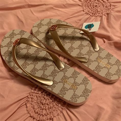 michael kors flip flops size 8